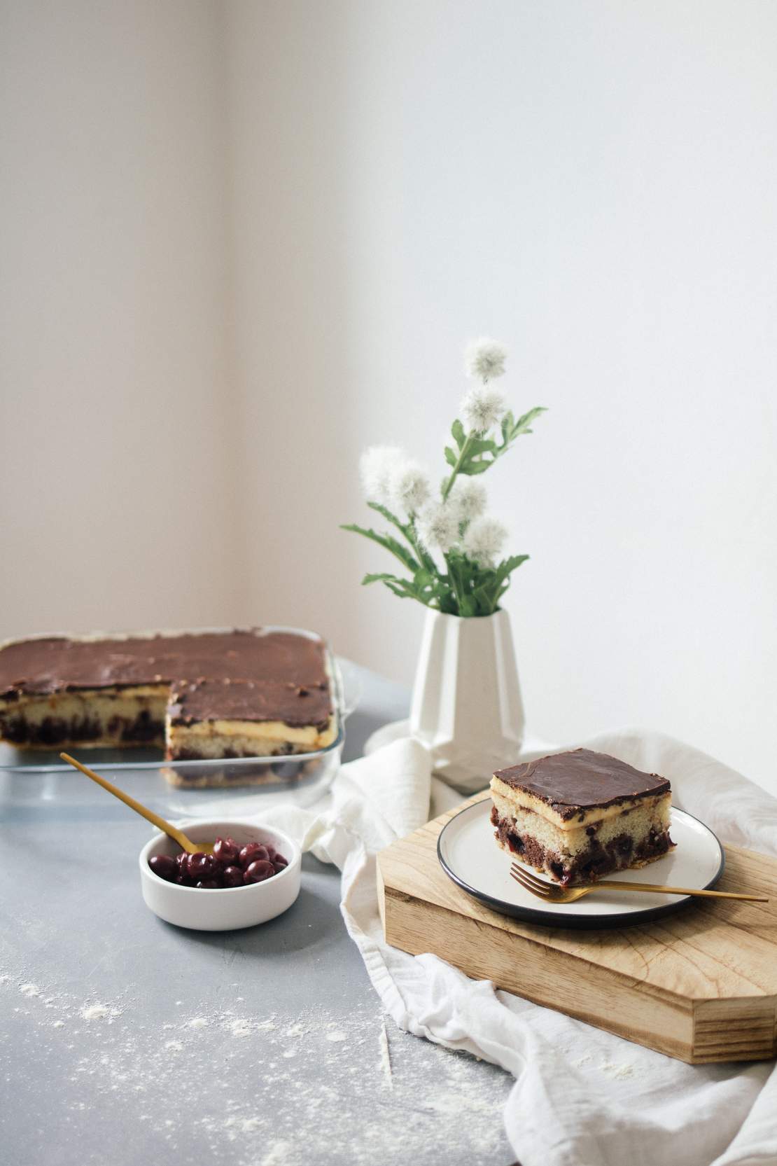 R296 Vegan “Donauwelle“ (chocolate-covered cake with vanilla pudding and sour cherries)
