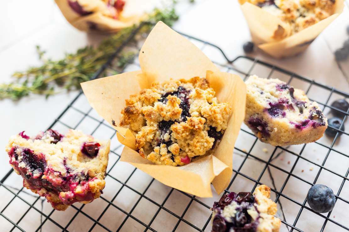 R384 -Vegan blueberry muffins with crumbles