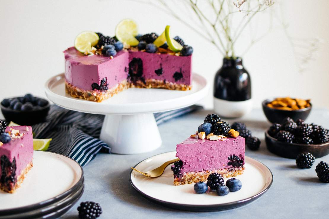 R578 Vegan No-Bake Blackberry Cake