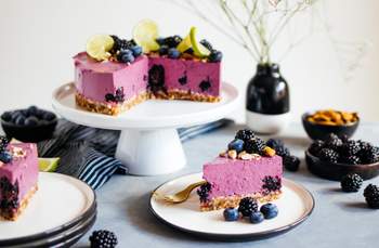 Vegan No-Bake Blackberry Cake