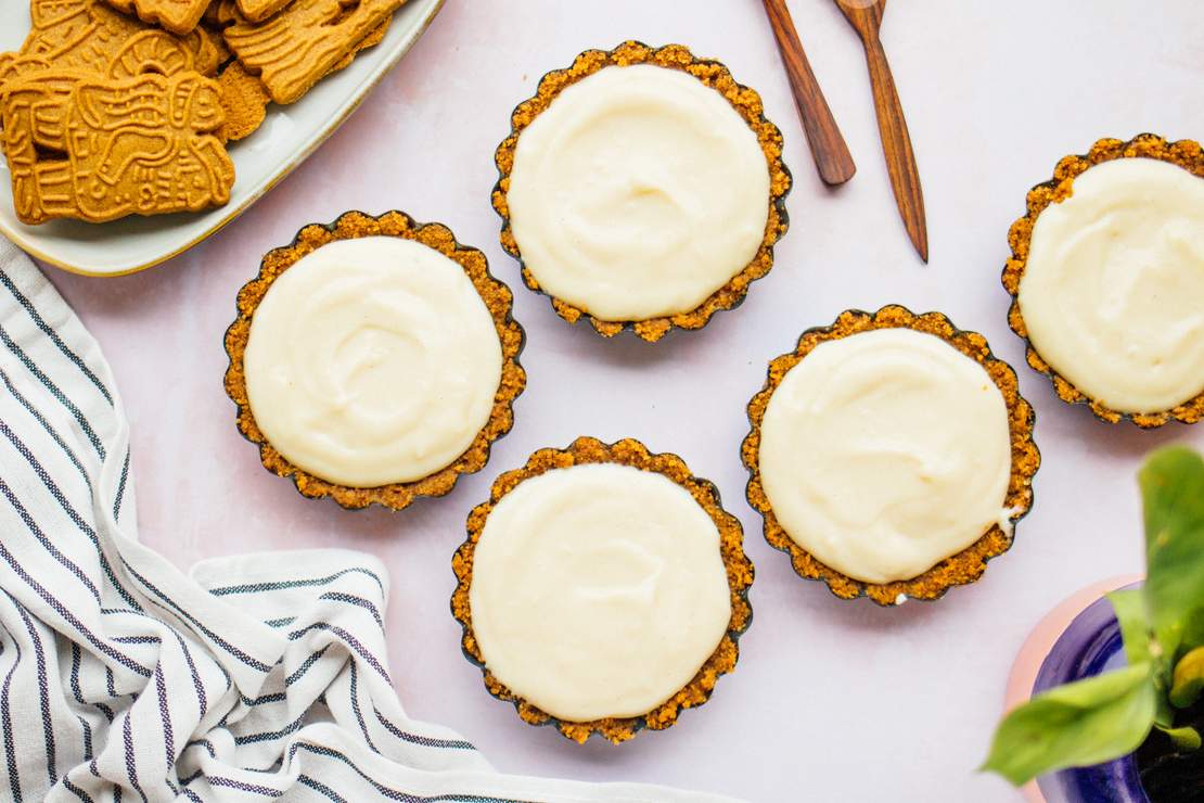 R482 Vegane Spekulatius-Tarts mit Vanillecreme (ohne Backen)