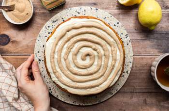 Vegan Cinnamonroll-Cake