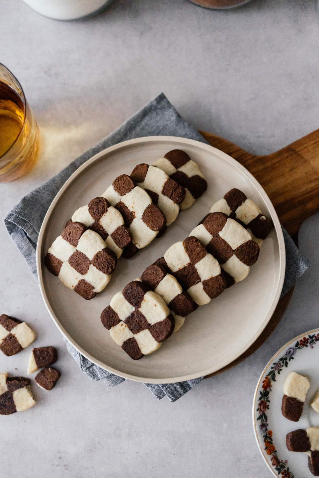 R224 Vegan Black & White Cookies