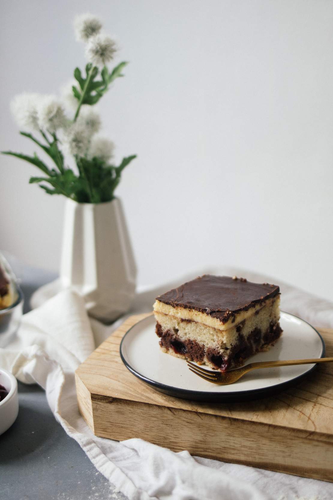 R296 Vegan “Donauwelle“ (chocolate-covered cake with vanilla pudding and sour cherries)