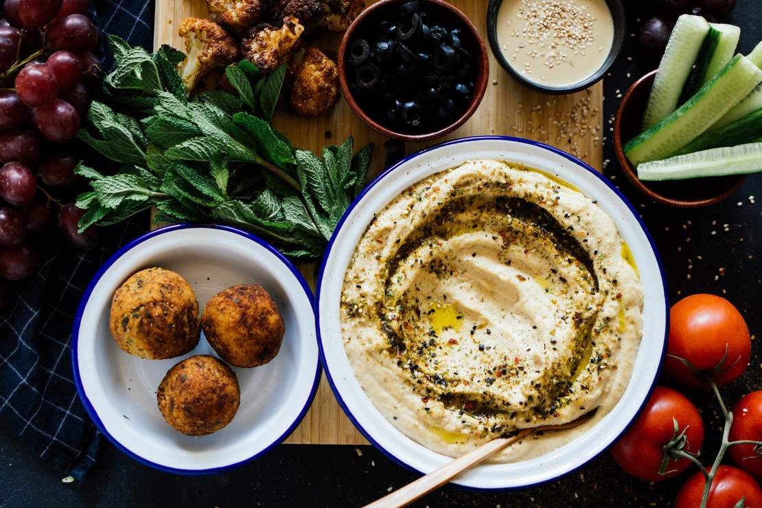 R504 Vegan hummus platter with falafel, tabbouleh & makali