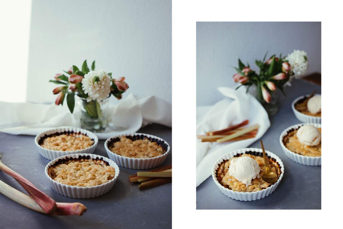 R276 Vegan rhubarb crumble with vanilla ice cream