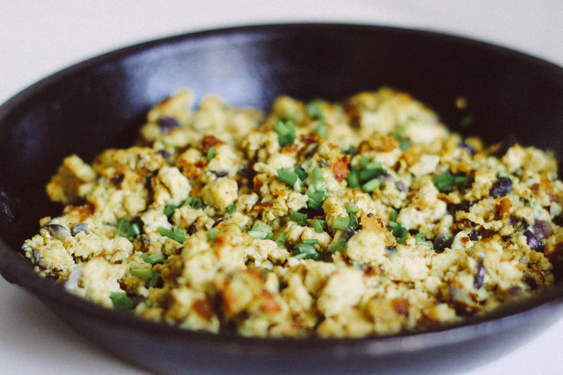 R124 Vegan Breakfast Burger with Scrambled Tofu