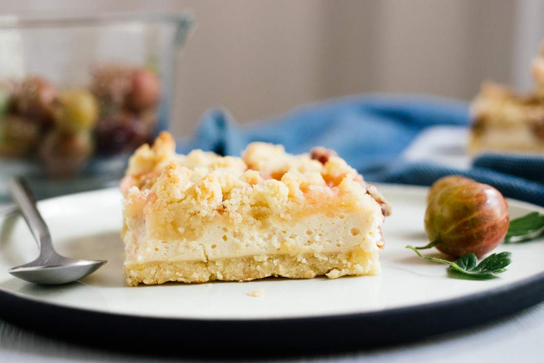R414 Vegan Gooseberry Crumble Cake