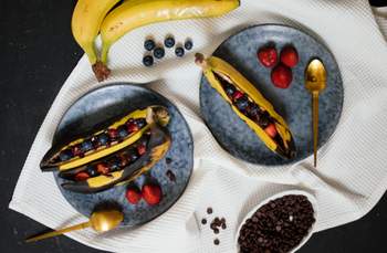 Grilled banana with chocolate & marshmallows