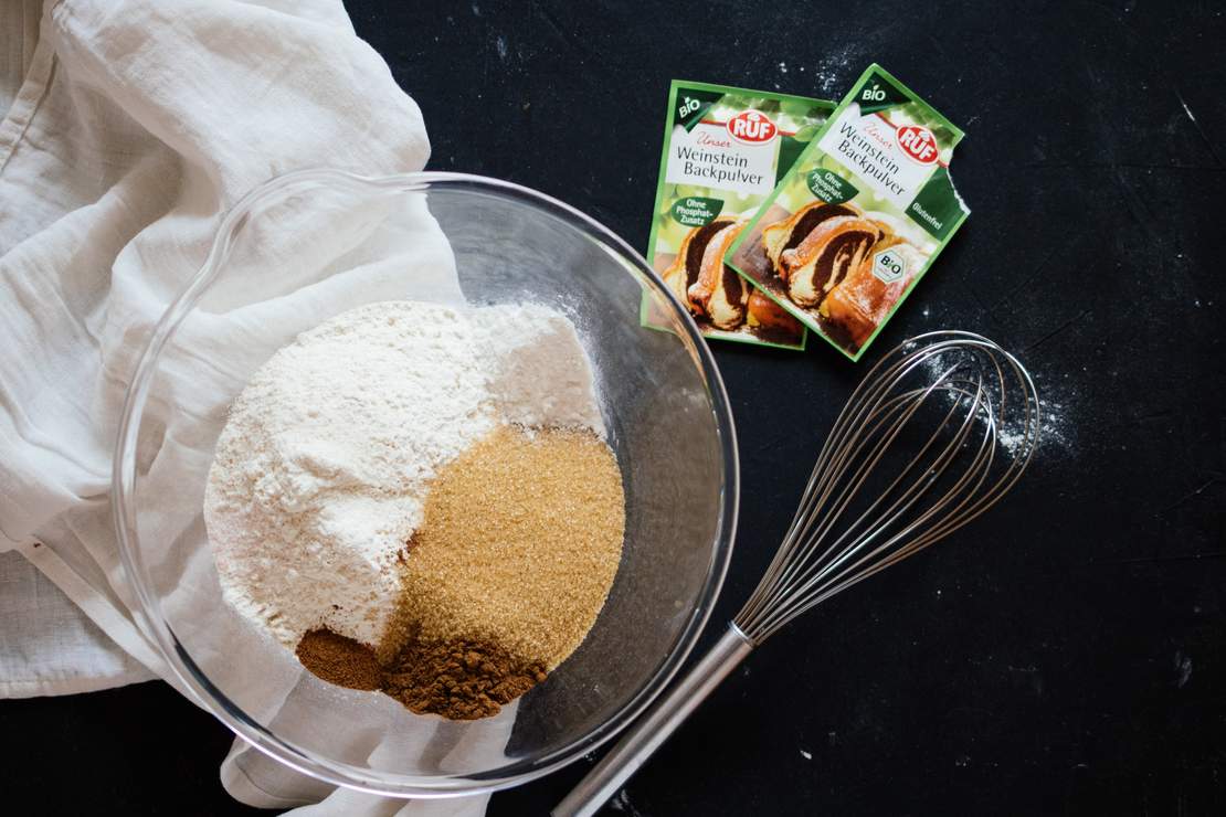 R438 Veganer Kürbiskuchen mit Tahini-Orangenglasur