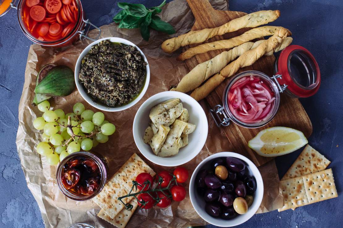 Homemade Italian antipasti - Zucker&Jagdwurst platter