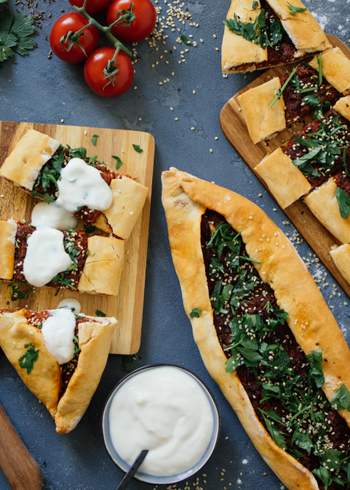 Vegan pide with minced meat & tomatoes (Turkish flatbread)