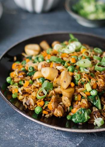 Fried rice with oyster mushrooms