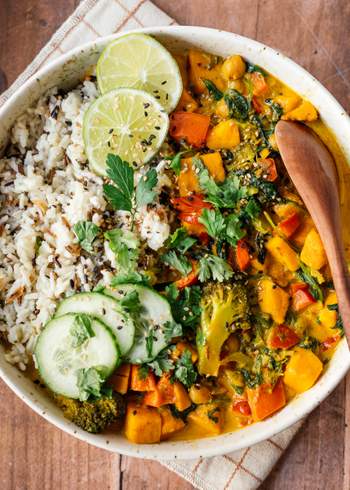 Easy Vegan Curry with Vegetables and Rice