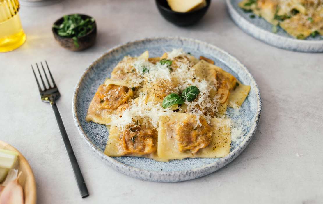 Ravioli véganes à la bolognaise · Patate & Cornichon