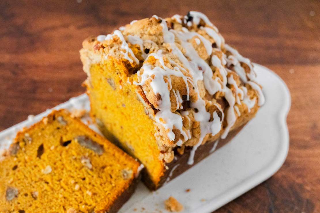 R845 Vegan Pumpkin Banana Bread with Crumbles