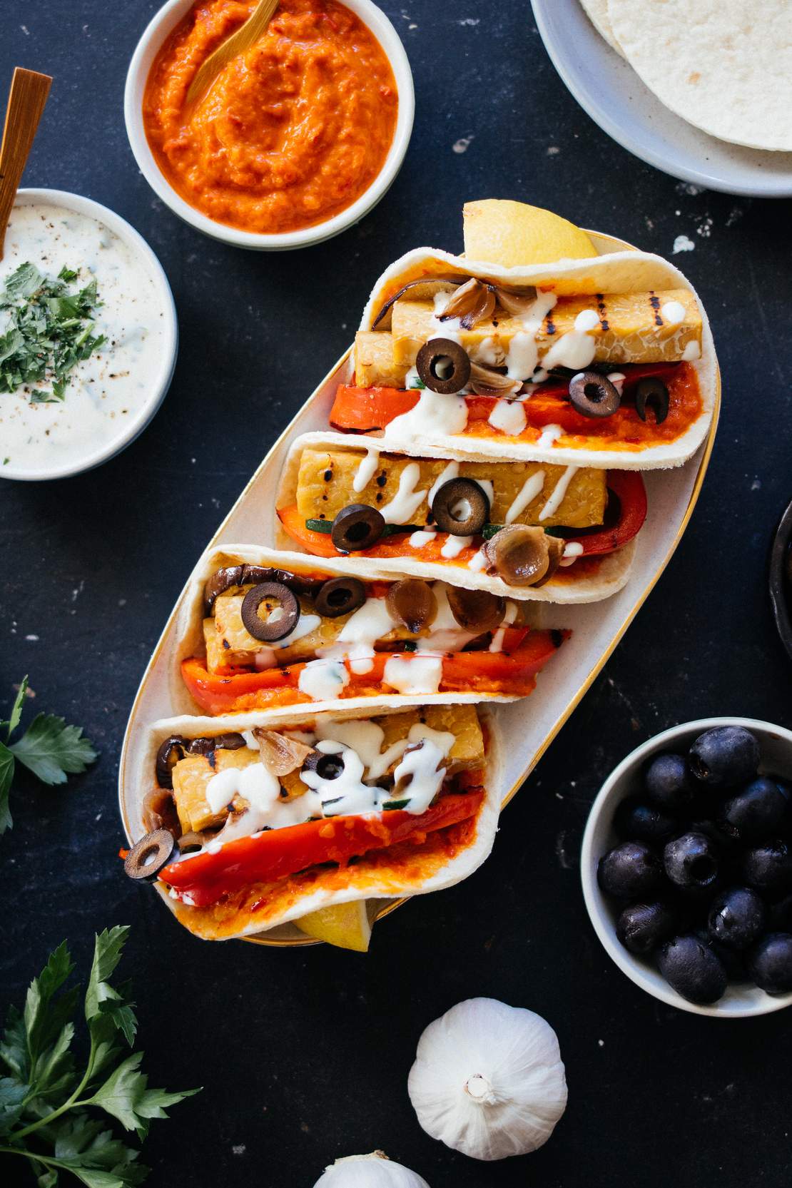 R42 Grill-Taco mit Tempeh & Knoblauchdip