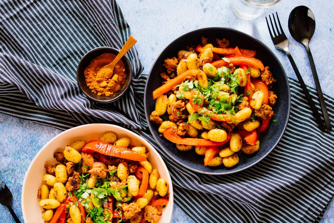 R570 Vegan Pan-fried Gnocchi with Vegan “Minced Meat“ & Bell Peppers