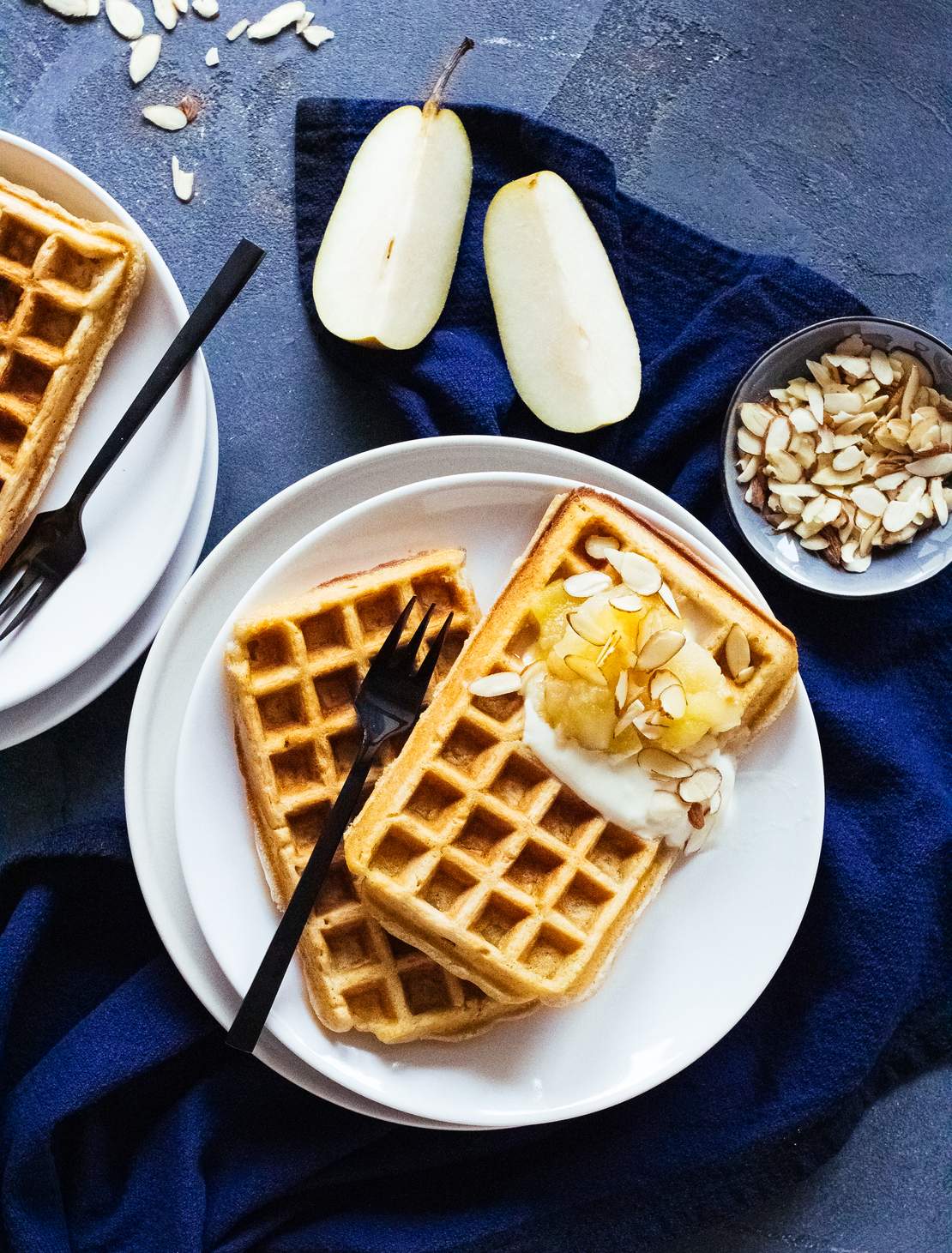 R458 Vegane Hafer-Waffeln mit Apfel-Birnen-Kompott