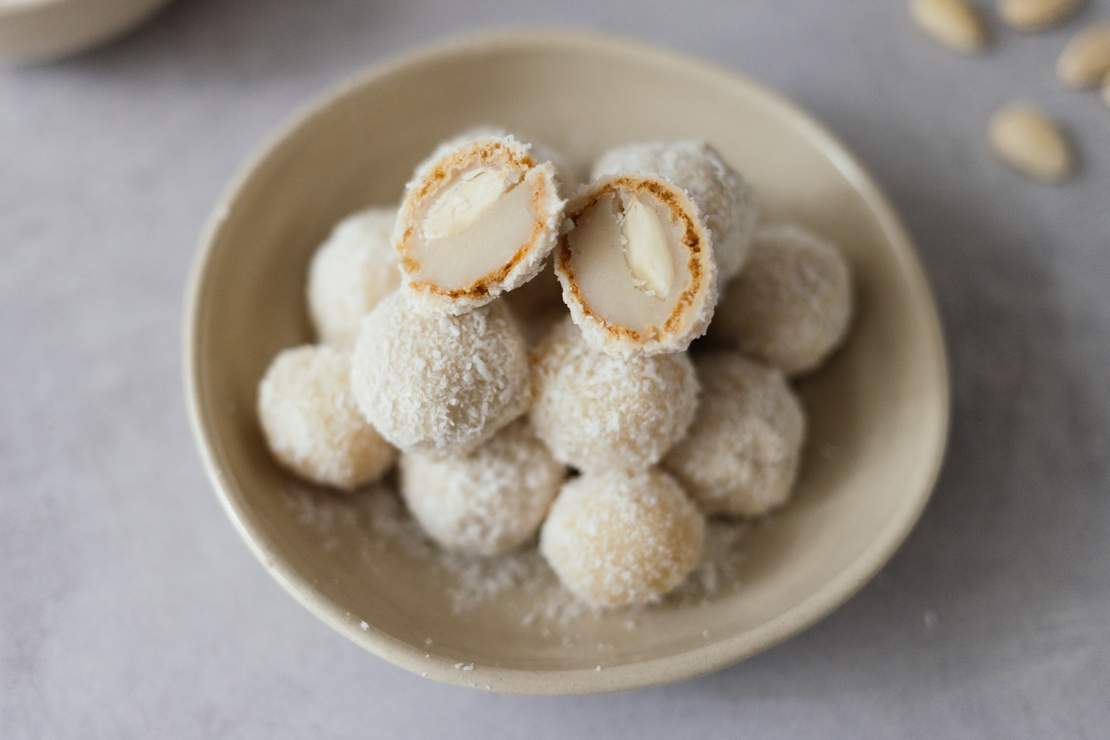 R767 Vegan Raffaello (Coconut-Almond Truffles)