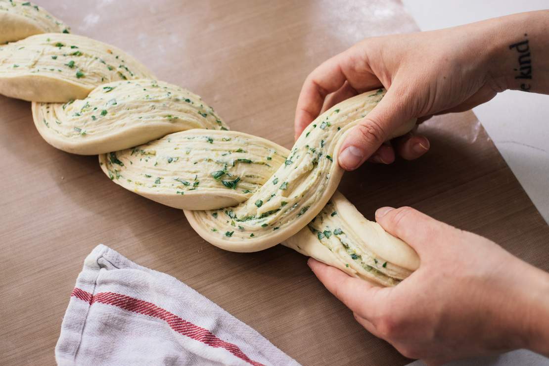 R526 Vegan Garlic Twist Bread with homemade vegan garlic butter