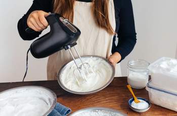 How To Make Vegan Whipped Cream: The best Products, Tips & Recipes