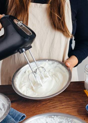 How To Make Vegan Whipped Cream: The best Products, Tips & Recipes