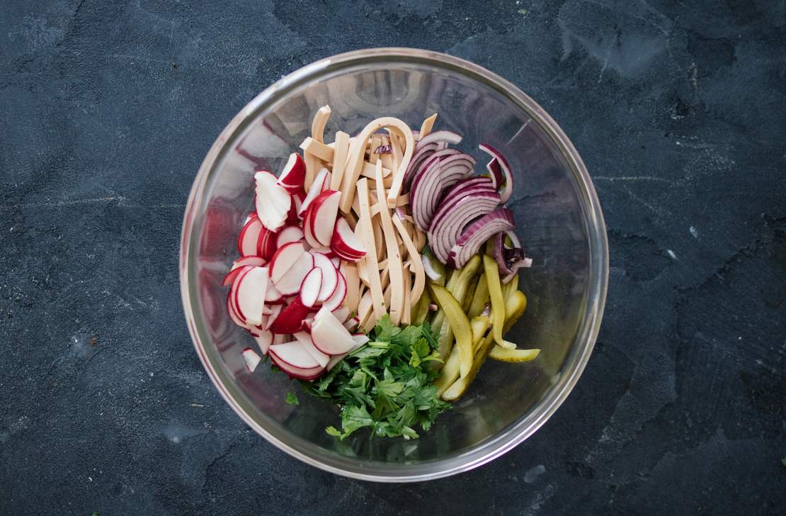 R290 German sausage salad with radishes