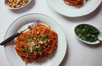 Schnelle Chili-Sesam-Spaghetti