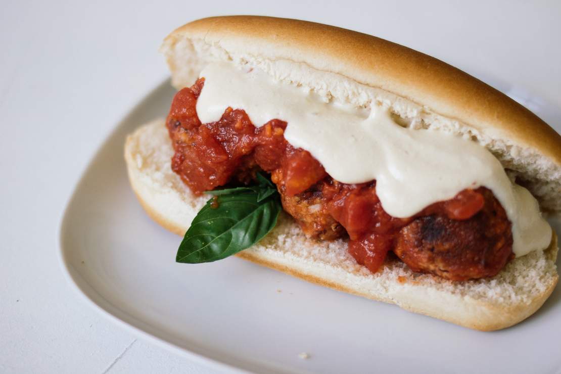 R303 Veganes Meatball Sandwich