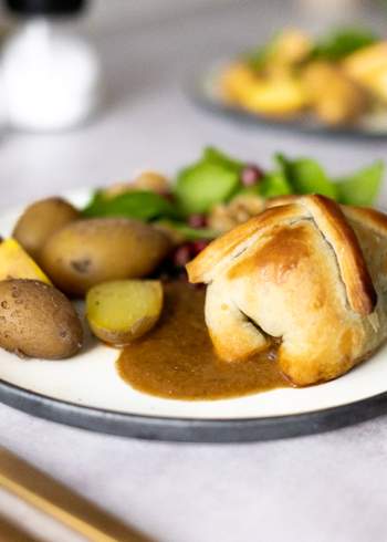 Mini Beet Wellington with Vegan Gravy 