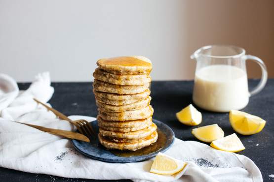 Vegane Hafer-Pancakes mit Zitrone &amp; Mohn - Zucker&amp;Jagdwurst