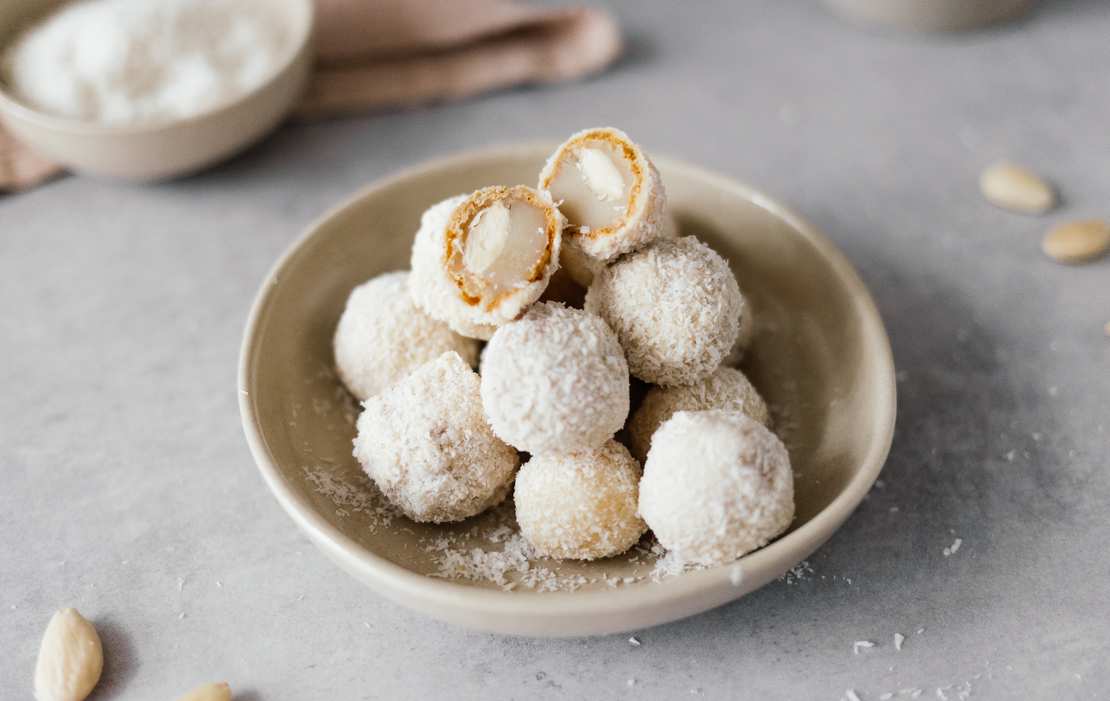 Vegan Raffaello (Coconut-Almond Truffles) - Zucker&Jagdwurst