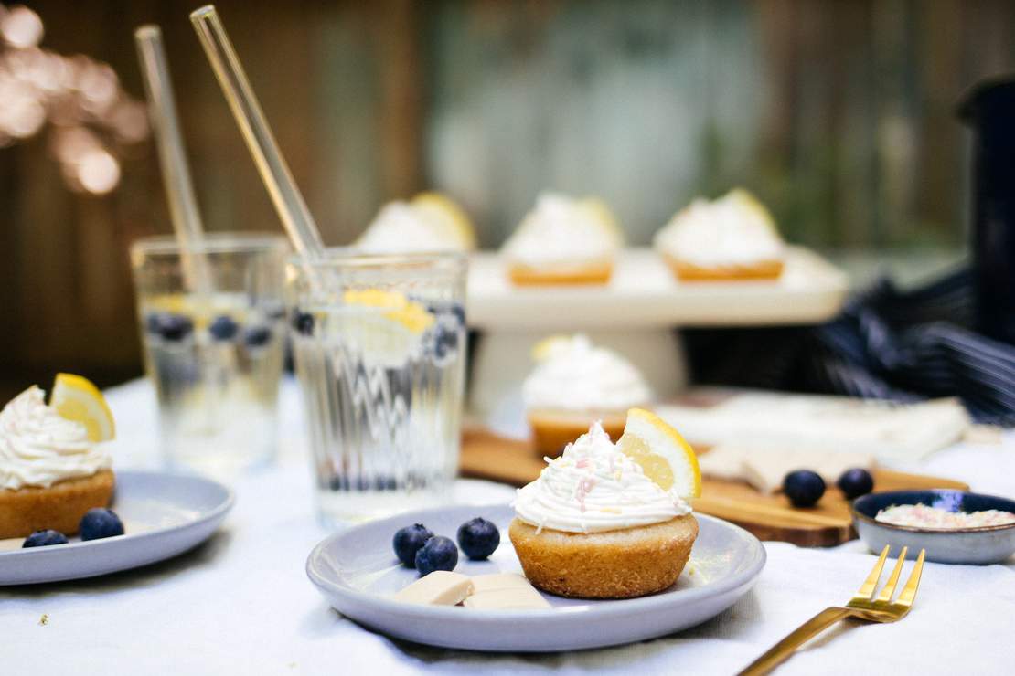 R407 Vegane Zitronen-Cupcakes mit weißer Schokolade