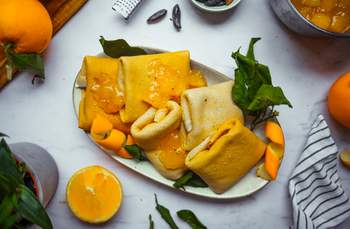 Gefüllte Crêpes mit Tofu-Füllung & Orangen-Marmelade