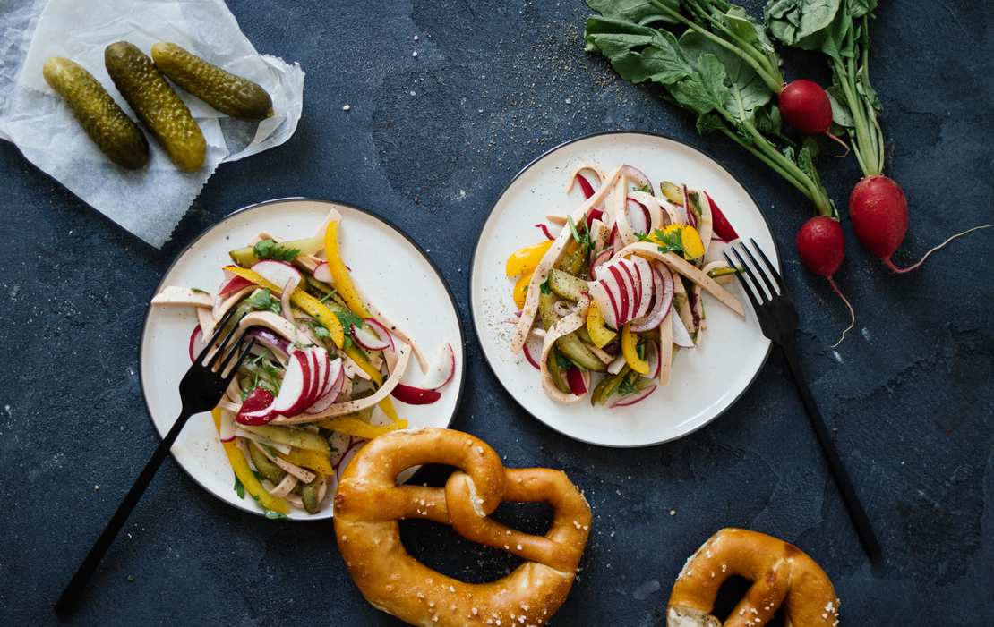 Veganer Wurstsalat mit Radieschen