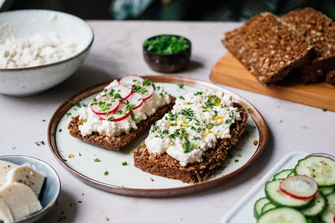 R588 Veganer körniger Frischkäse