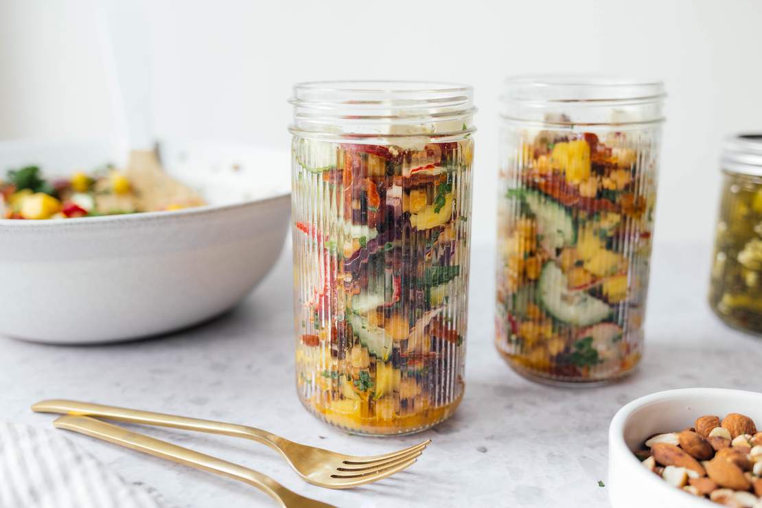 R24 Summer Chickpea Salad with vegan “Feta Cheese“