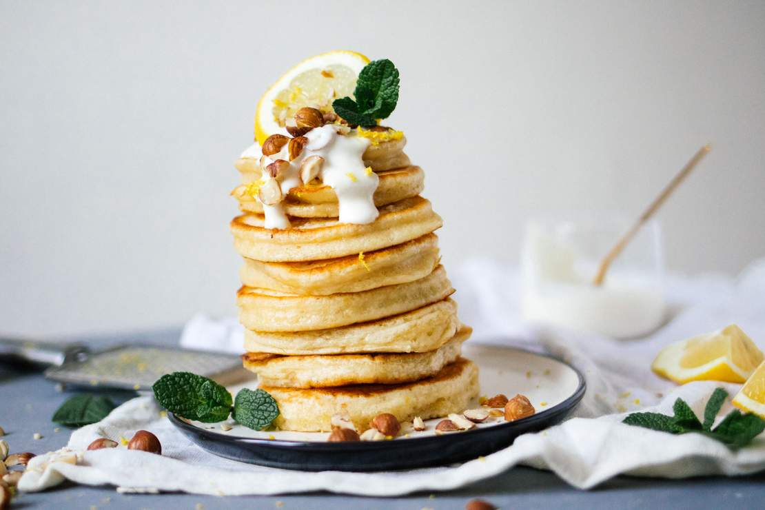 R354 Vegan pancakes with lemon & yogurt