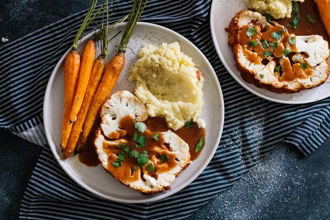 R461 Baked Cauliflower Roast with Mashed Potatoes & vegan Gravy