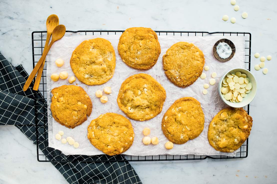 R657 Vegan White Chocolate Macadamia Cookies