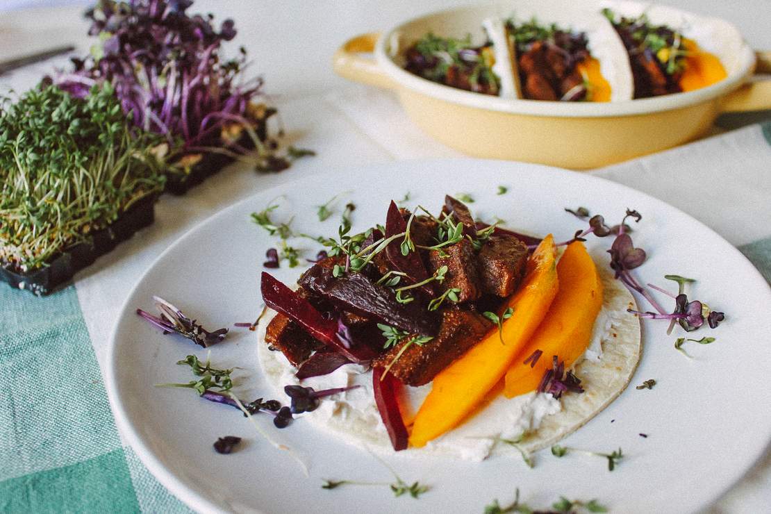 R94 Beetroot mango taco