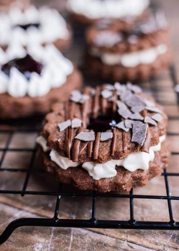 Vegan Black Forest Cherry Cookies (Schwarzwälder Kirsch Cookies)
