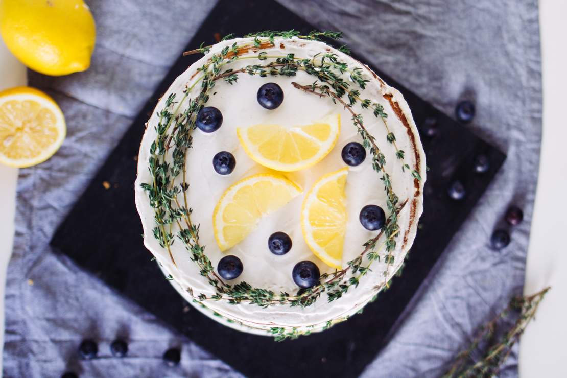 R156 Vegan Naked Cake Lemon Thyme