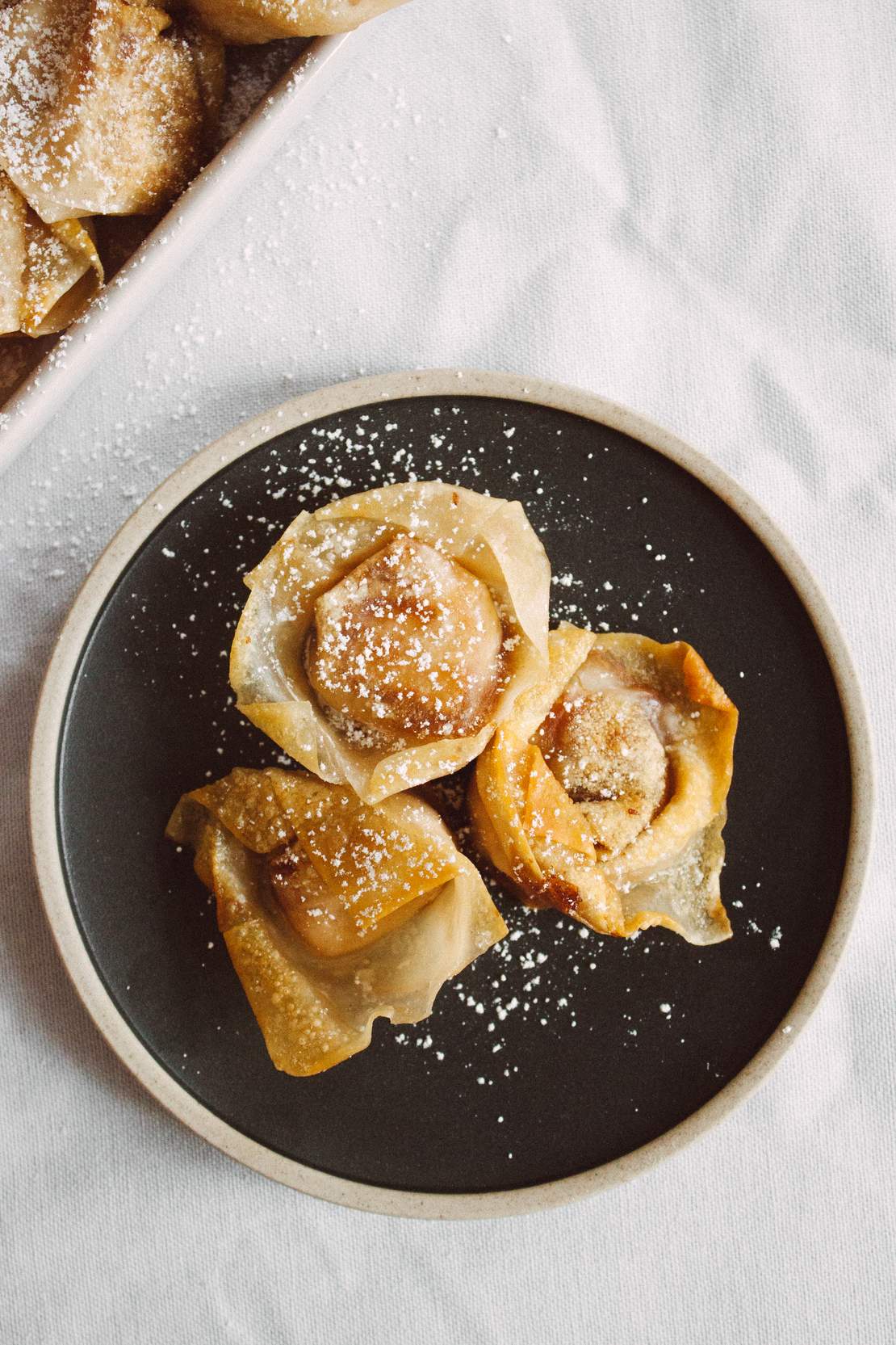 R236 Süße Wontons mit Ananas-Mango-Dip