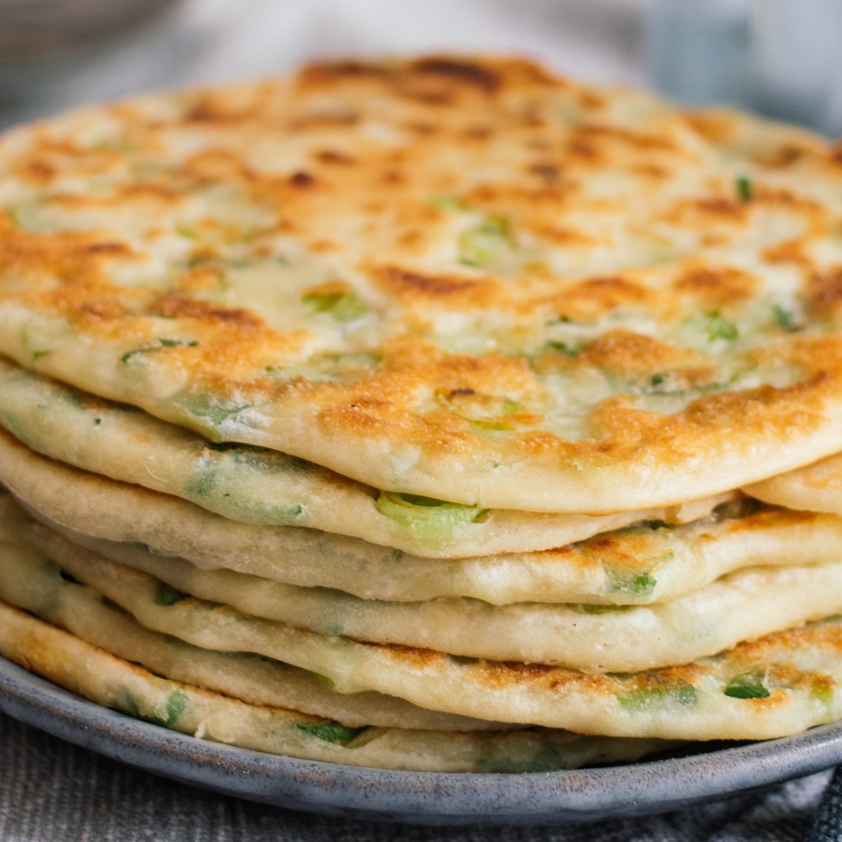 Vegane Herzhafte Pfannkuchen mit Frühlingszwiebeln