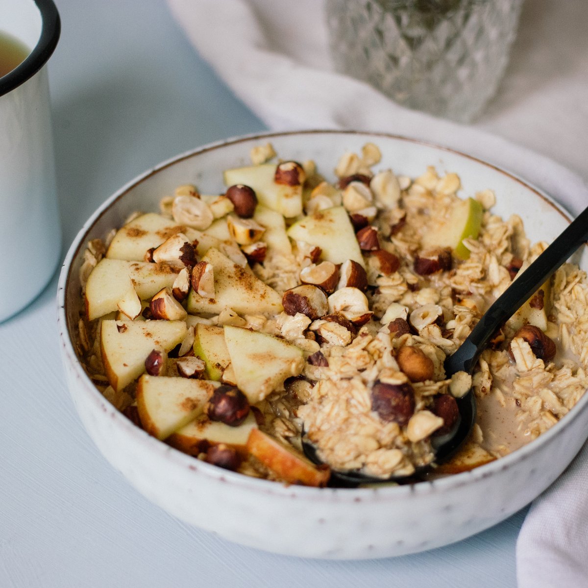 Oatmeal mit Apfel & Haselnuss