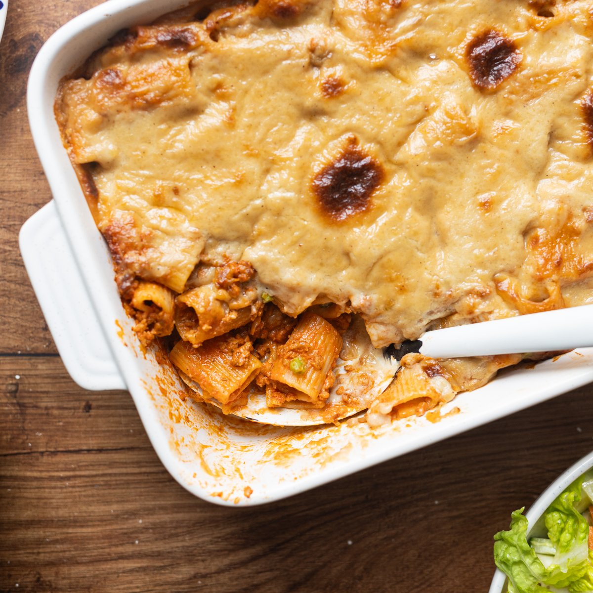 Vegane Rigatoni al Forno (Nudel-Hack-Auflauf mit Erbsen)