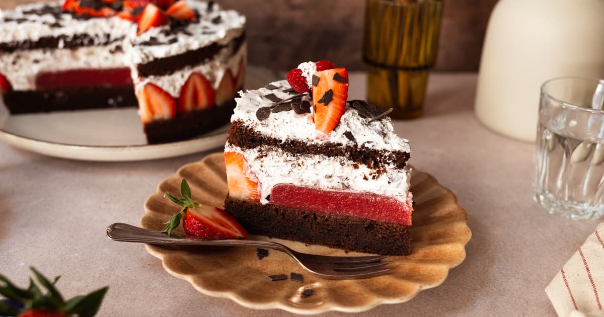 Vegan Strawberry Stracciatella Cake | Recipe | Baking | Zucker&Jagdwurst