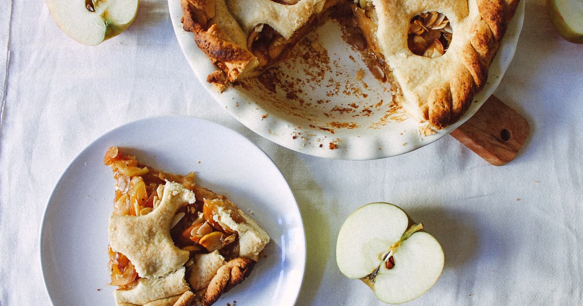 Vegan Pie with caramelized Apples | Simple Recipe | Zucker&Jagdwurst
